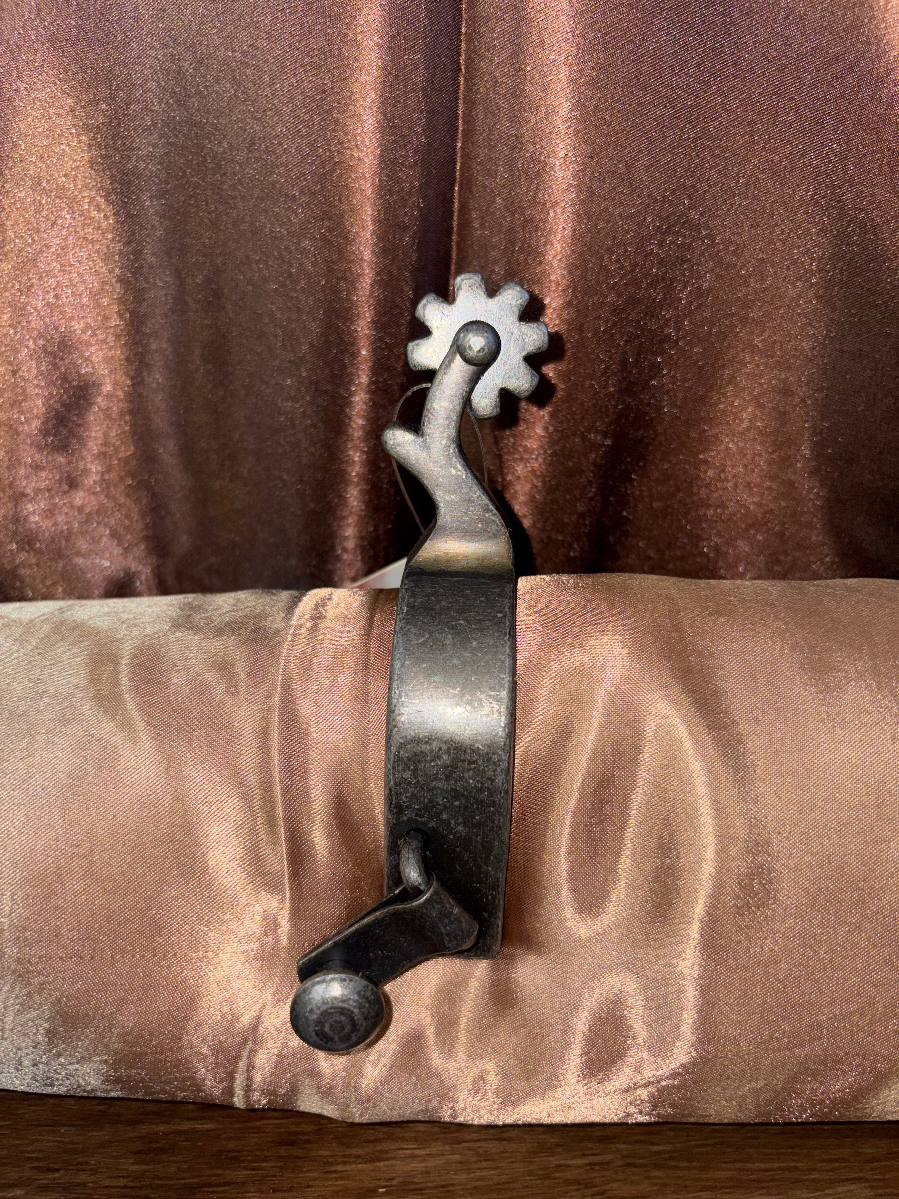 PC YOUTH SPUR GUNMETAL