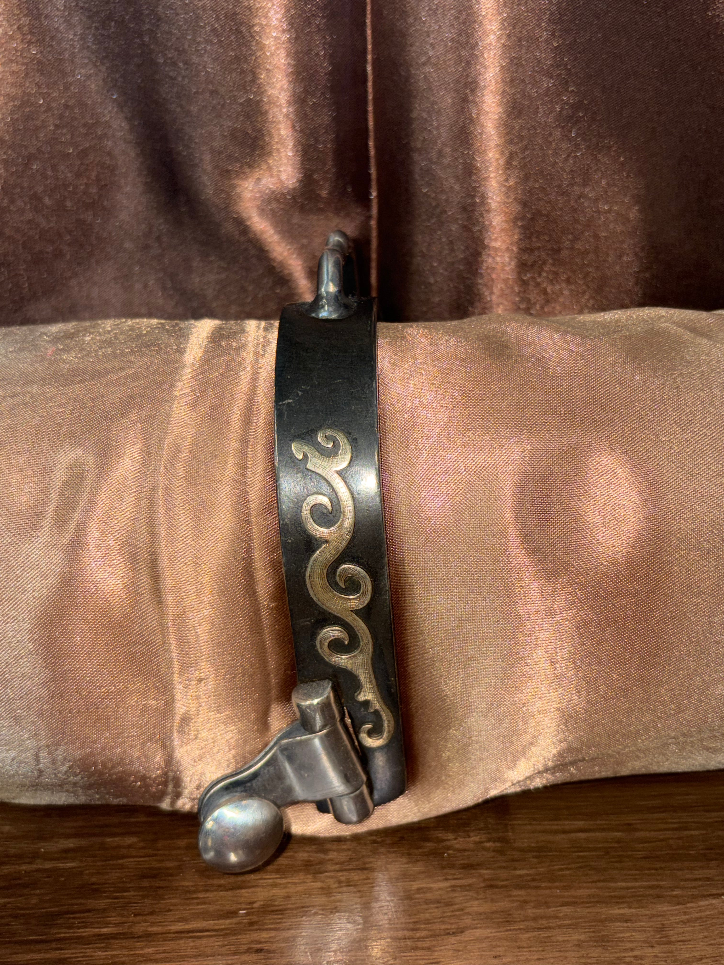 BUMPER SPUR SCROLL